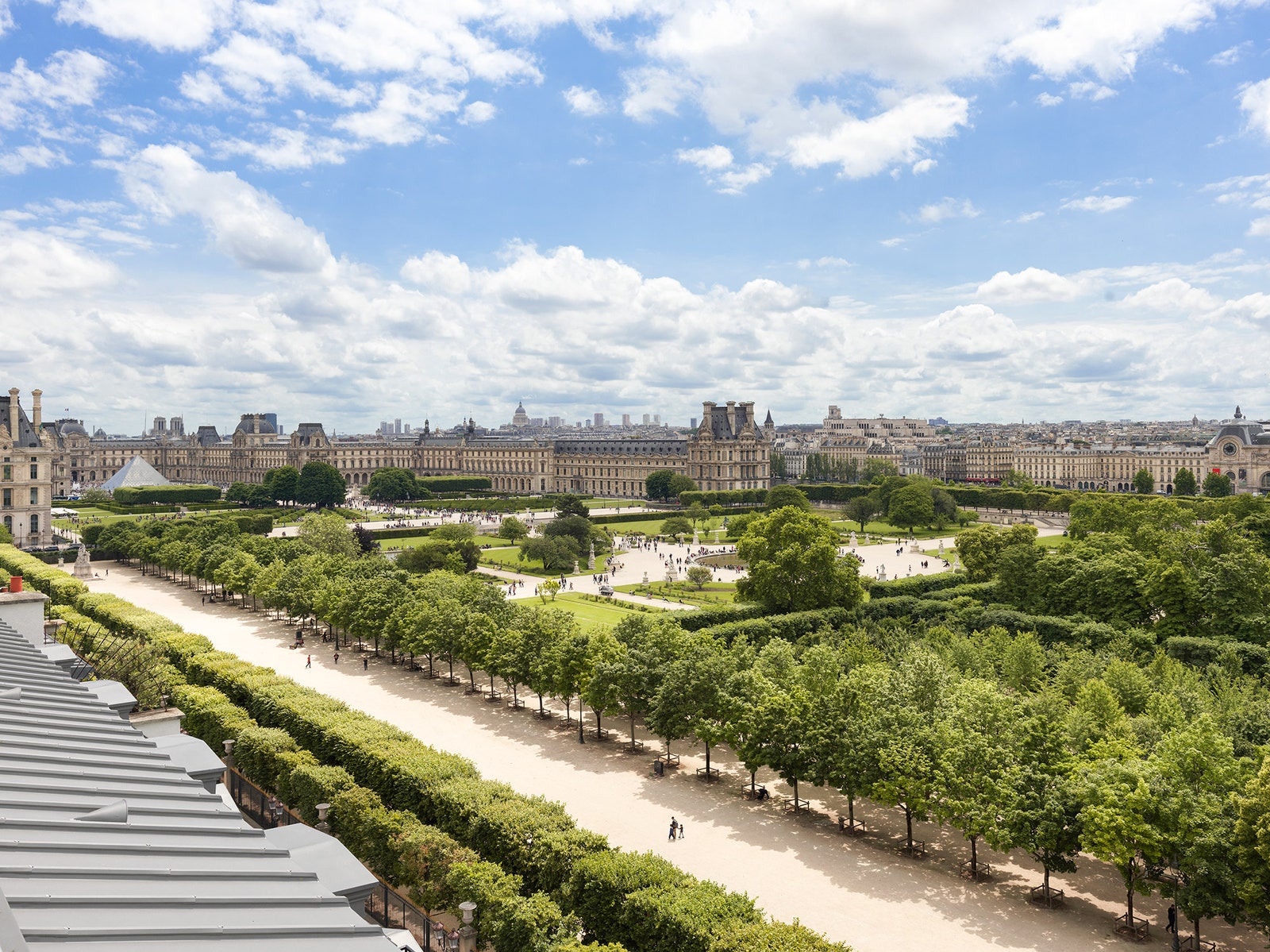 Обновленный интерьер пентхауса на крыше парижского отеля Le Meurice