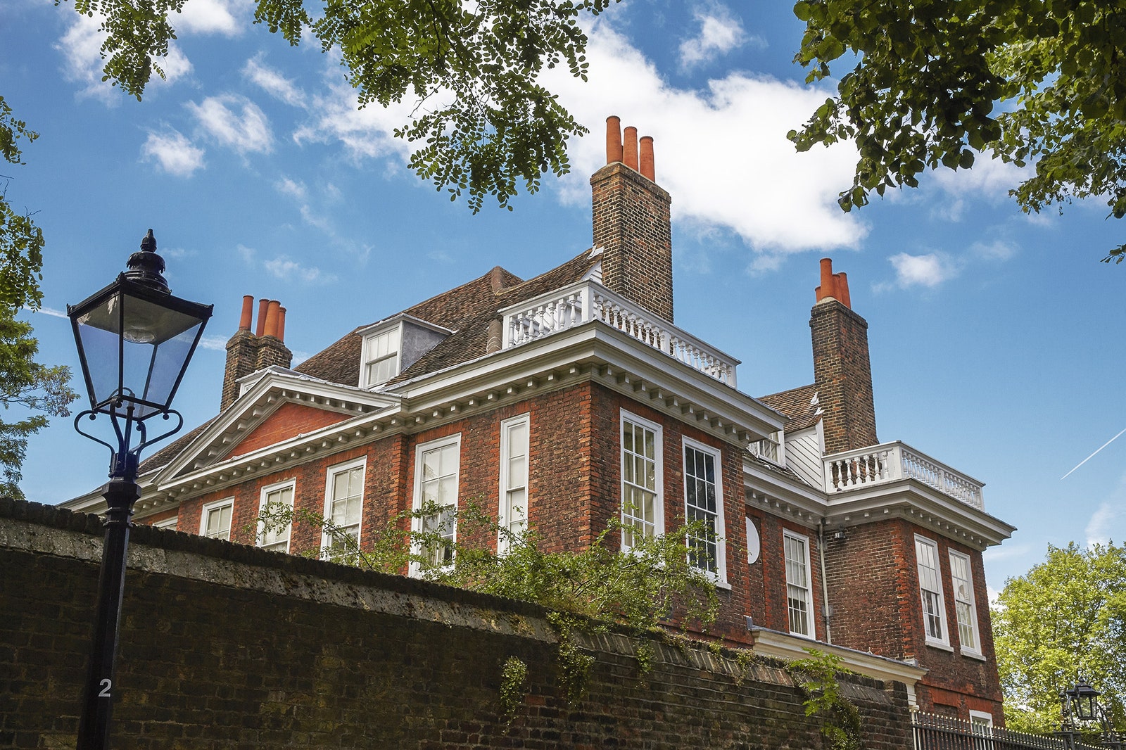 Please Sit необычная выставка в особняке Fenton House в Лондоне