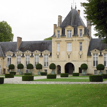 Дом-легенда: поместье Юбера де Живанши в пригороде Парижа