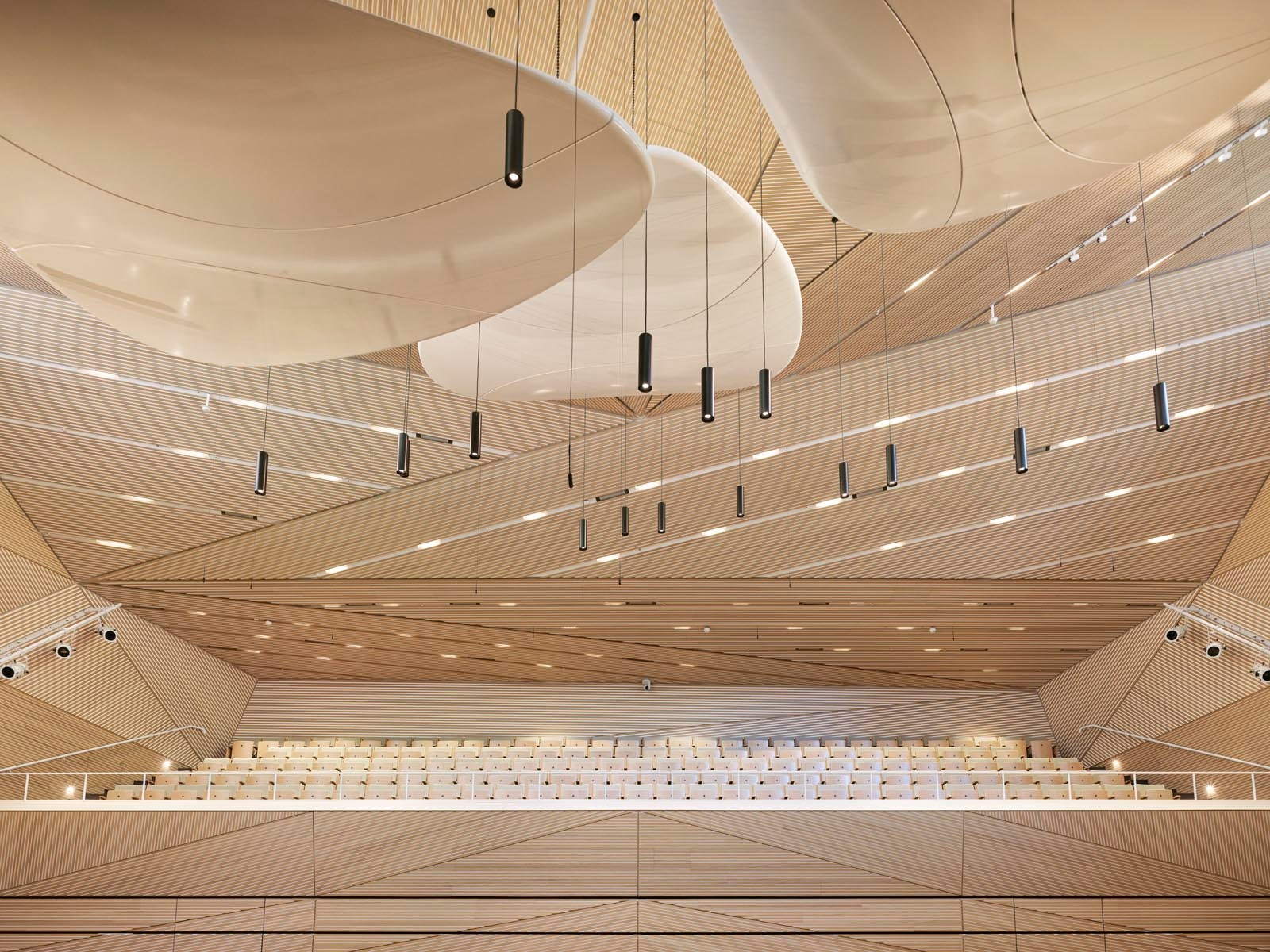 Концертный зал в швейцарской деревне от Studio Seilern Architects