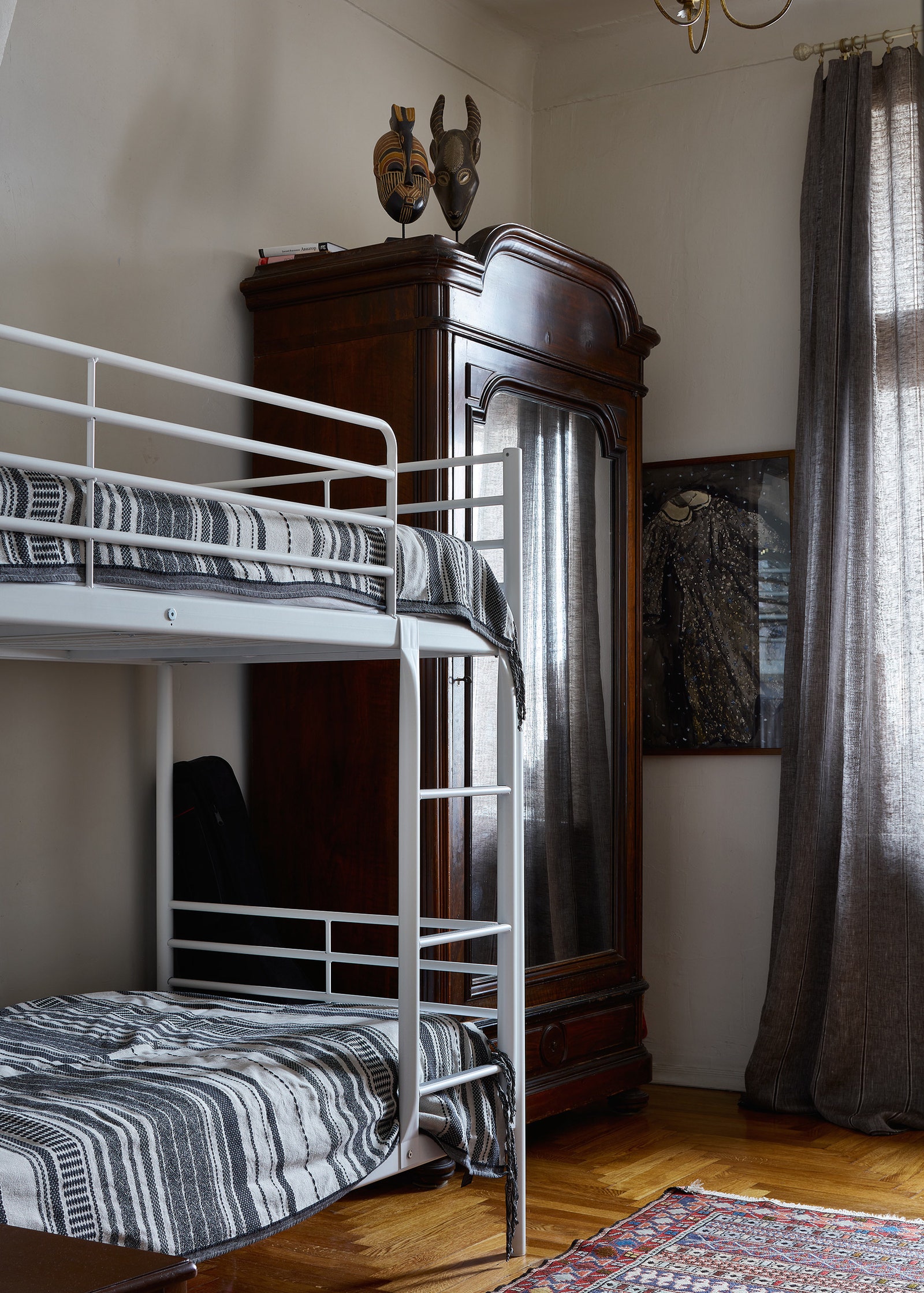 Детская комната. Шкаф Mobeledom люстра привезена из Ареццо кровать IKEA акварель Екатерины Рожковой.
