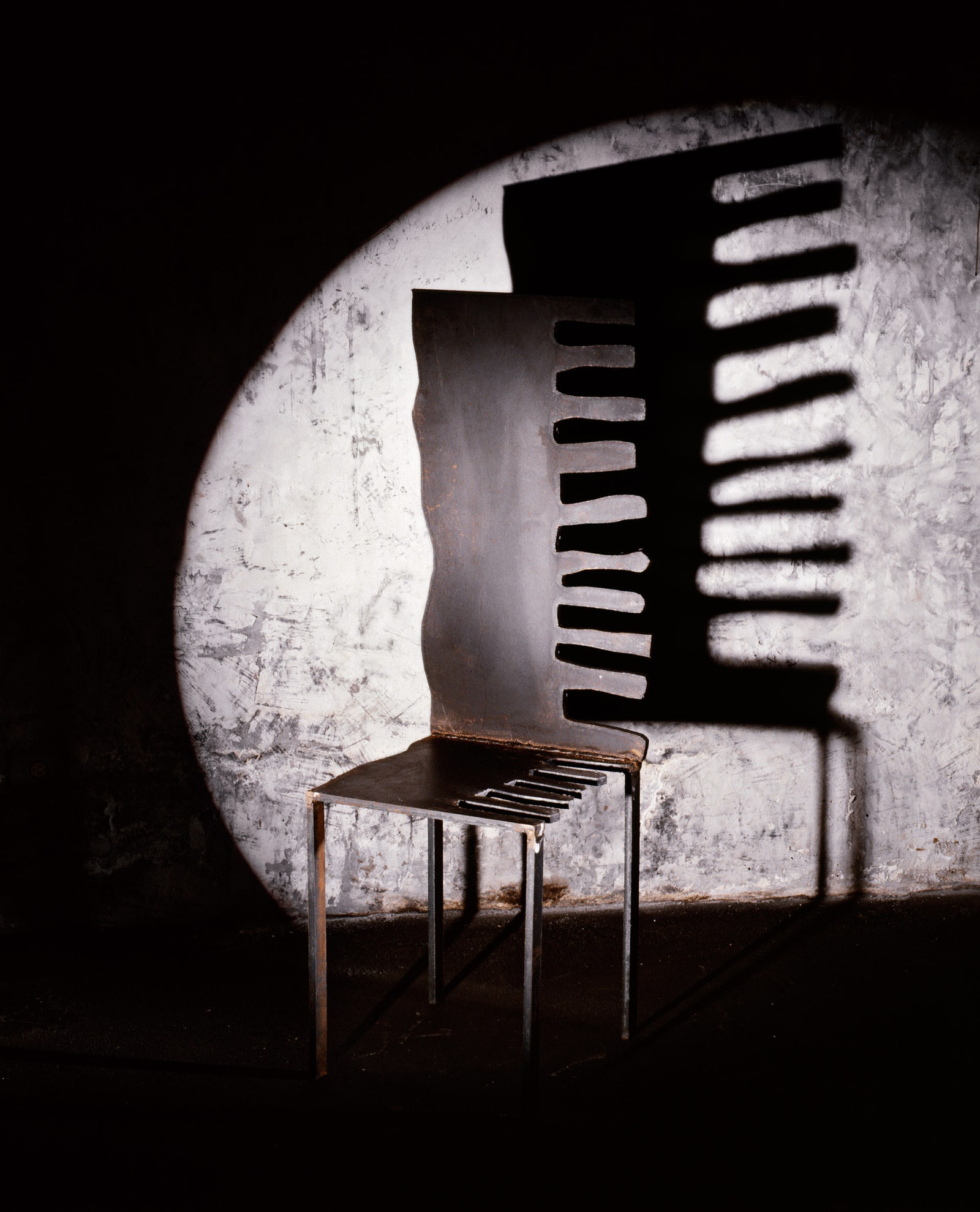 Коллекция неудобных стульев Desconfortveis от братьев Кампана