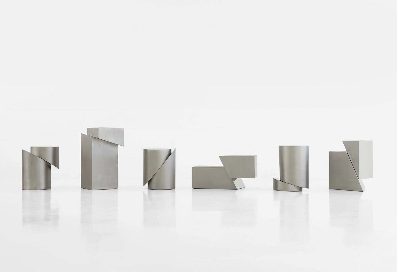 Коллекция необычной геометрической мебели из стали