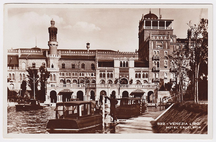 Историческое фото причала и фасад отеля Excelsior в ­Вене­ции.