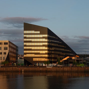 Бюро Snøhetta построило офисное здание, производящее электроэнергию