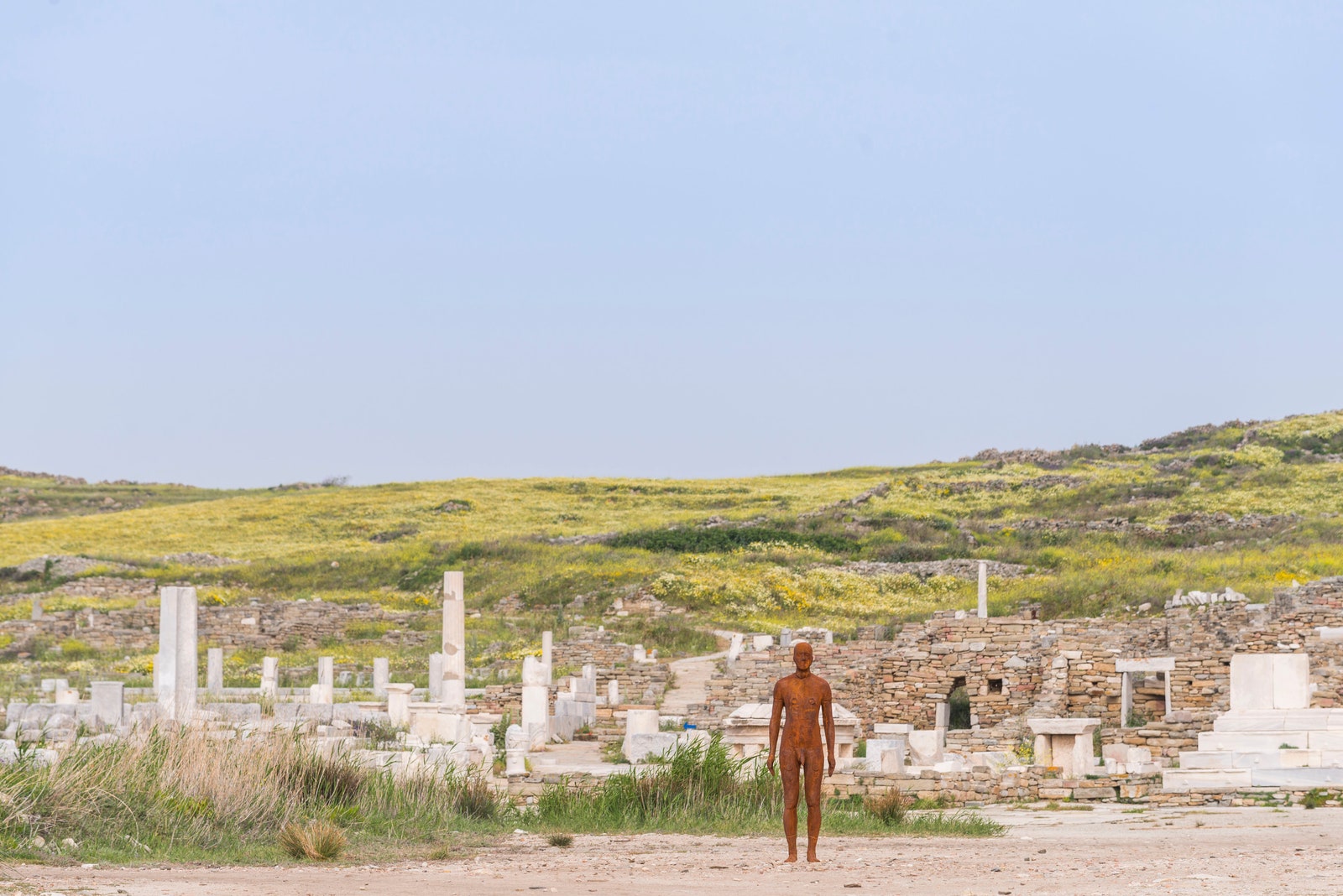 Железные “люди” на необитаемом греческом острове
