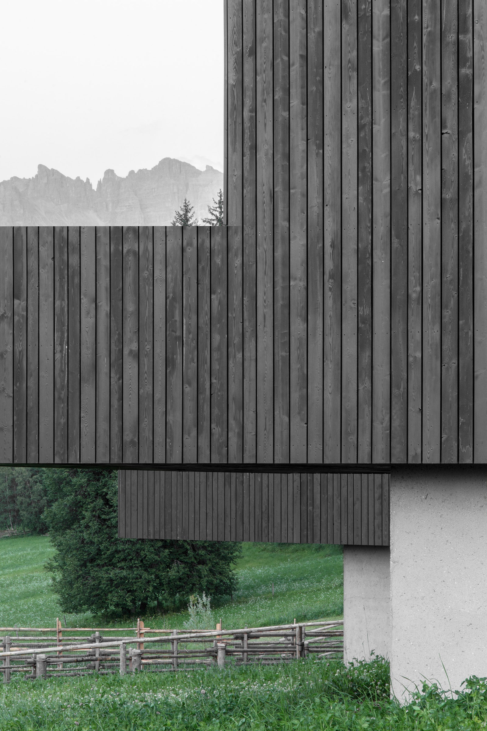 Комплекс деревянных домов на севере Италии фото интерьеров