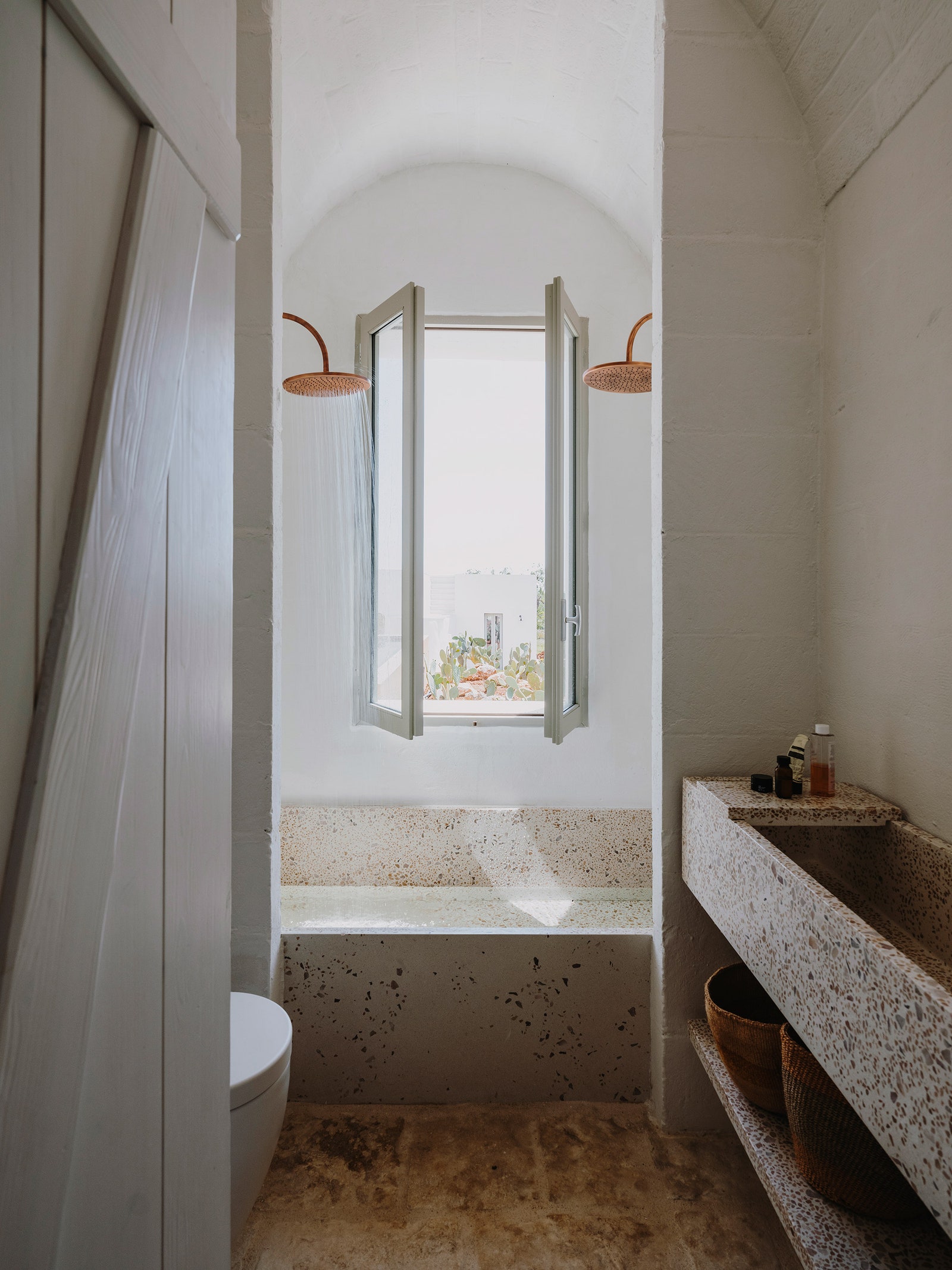 Архитектура и интерьеры белоснежной виллы для отдыха на юге Италии