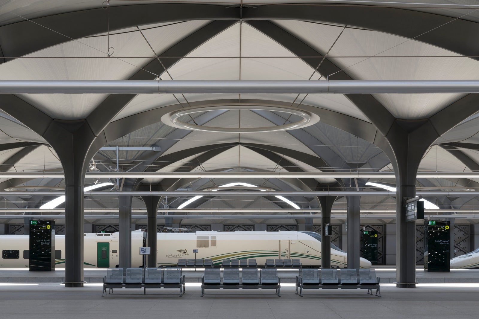 Бюро Foster  Partners построило в Саудовской Аравии четыре железнодорожные станции