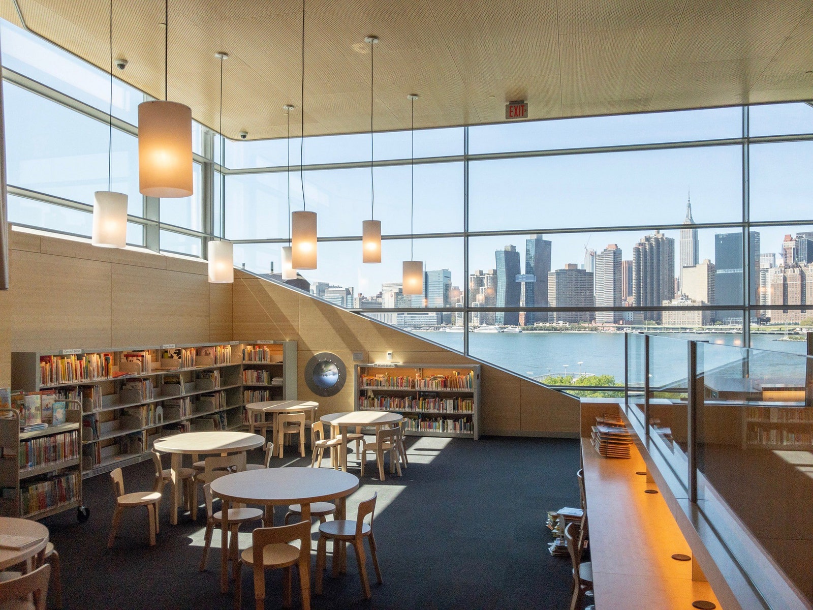 В НьюЙорке открылась новая библиотека по проекту бюро Steven Holl Architects