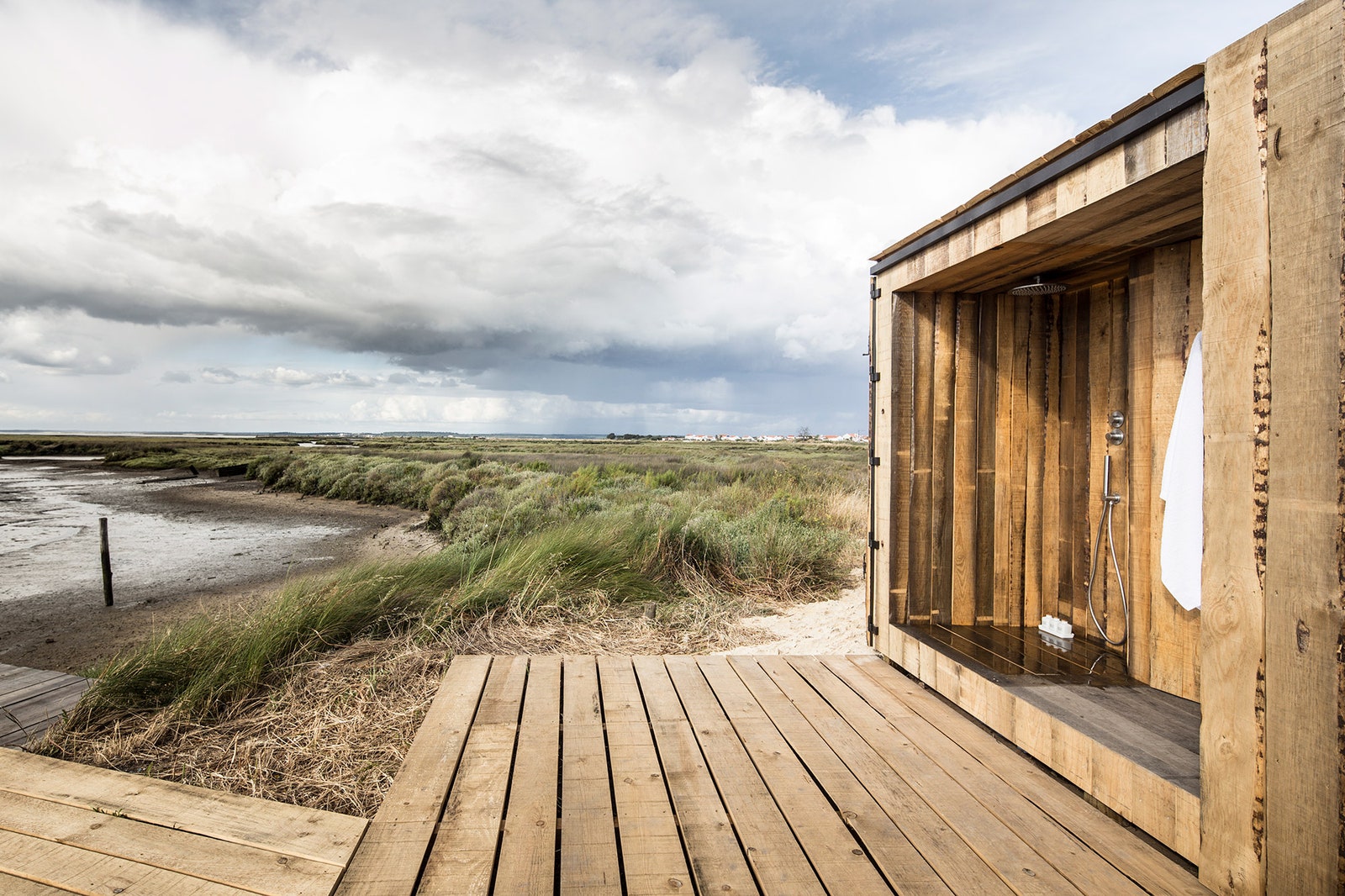 Хижина на берегу реки деревянный домик в аренду в Португалии