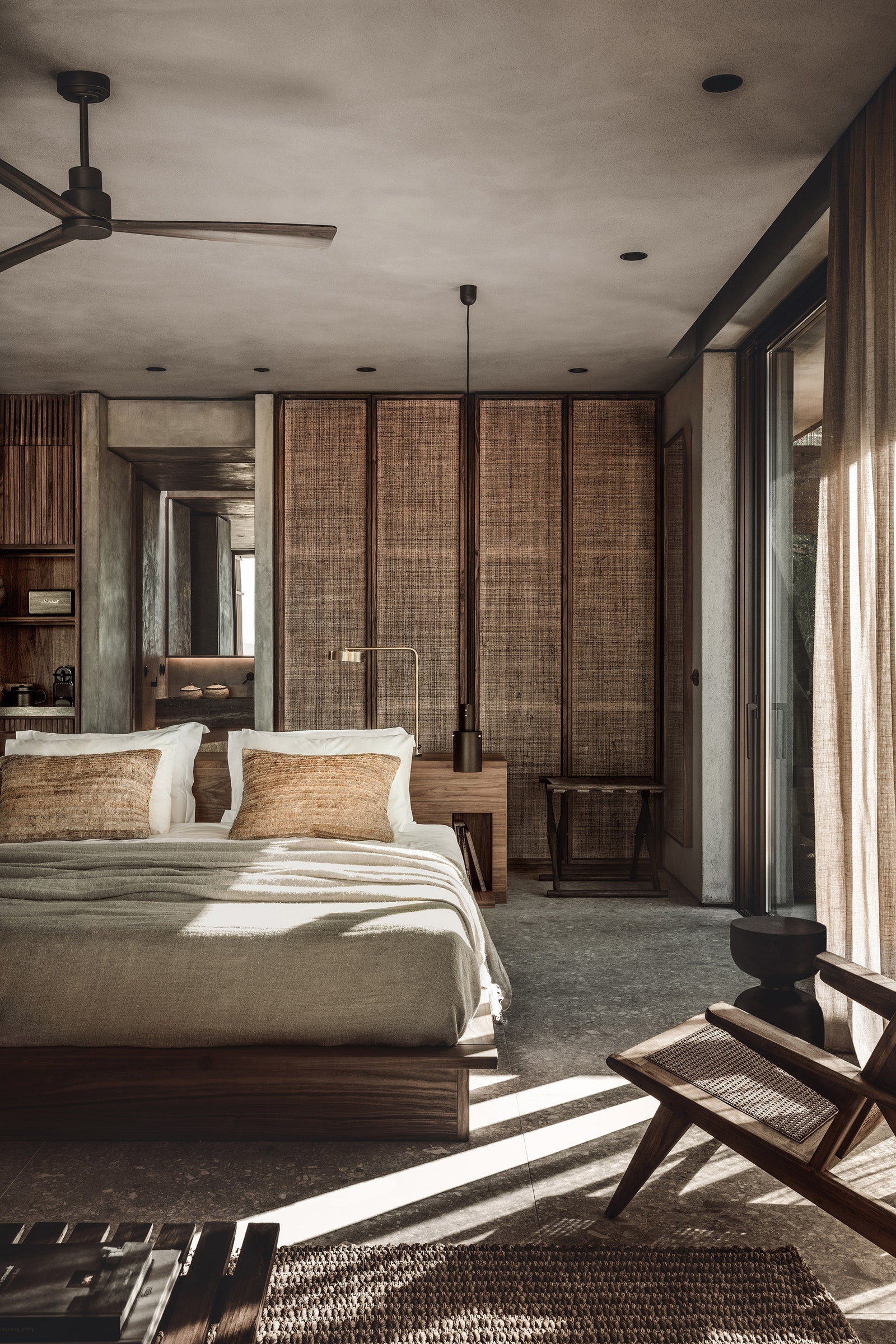 Новый отель Casa Cook на Крите в стиле постмодернизма и брутализма