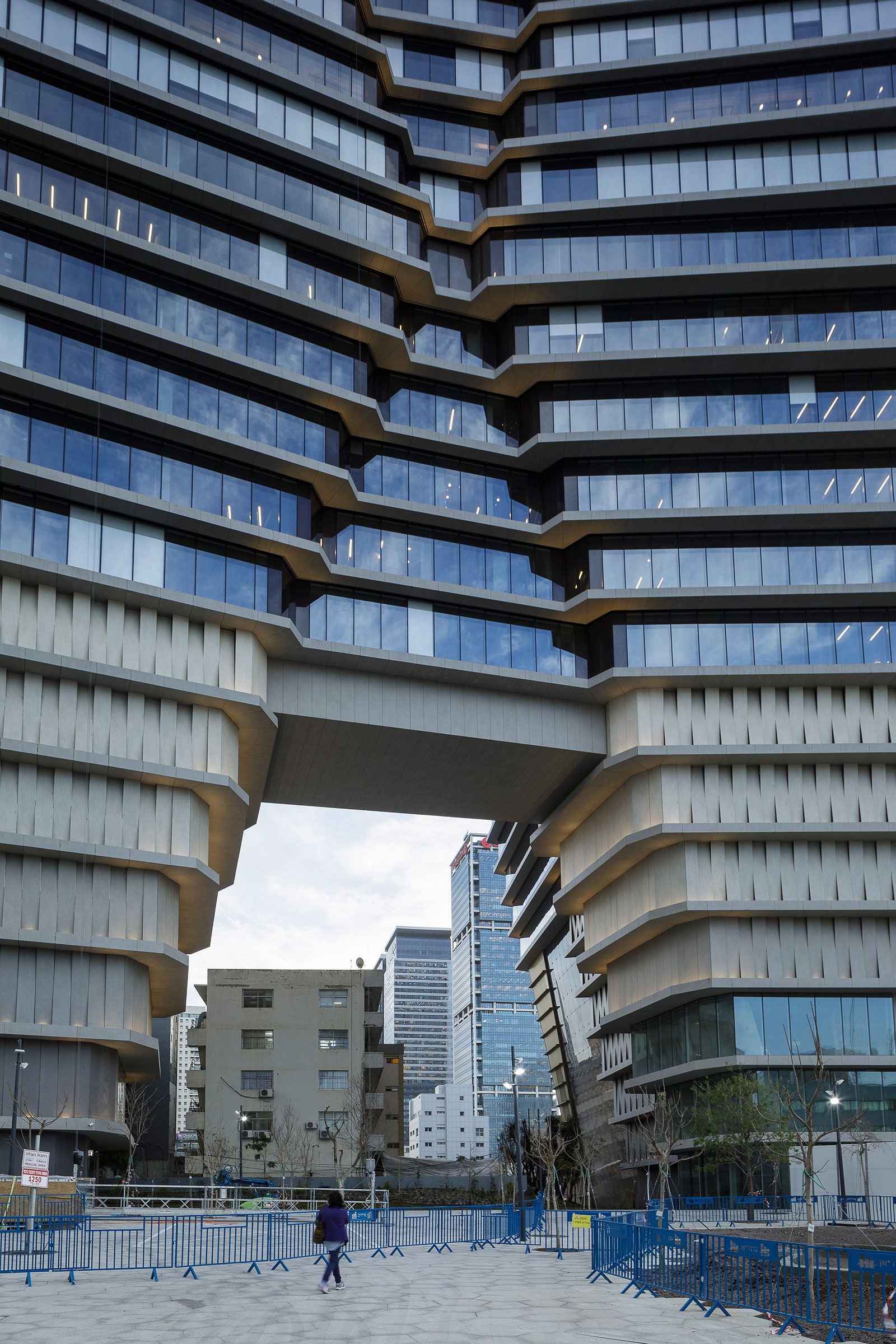Рон Арад спроектировал офисное здание в ТельАвиве