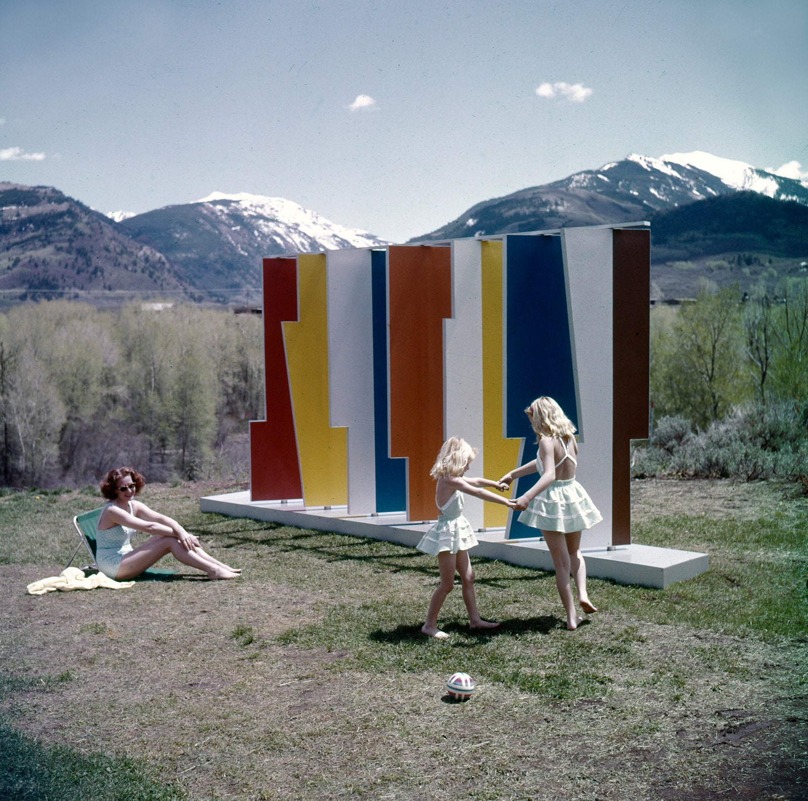 Инсталляция Герберта Байера Kaleidoscreen в Колорадо 1957. Коллекция Герберта Байера и архив Музея искусств Денвера....