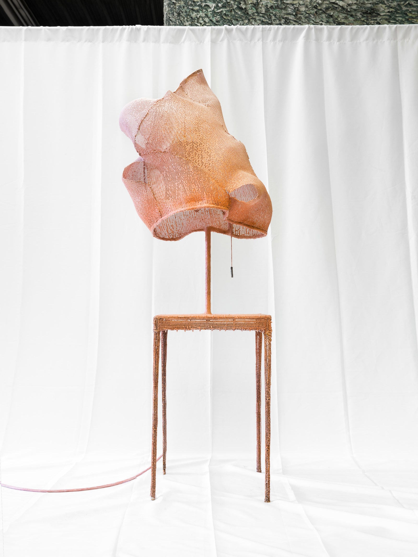 Начо Карбонелл стол Cocoon 8 2015. Работа принадлежит Carpenters Workshop Gallery.