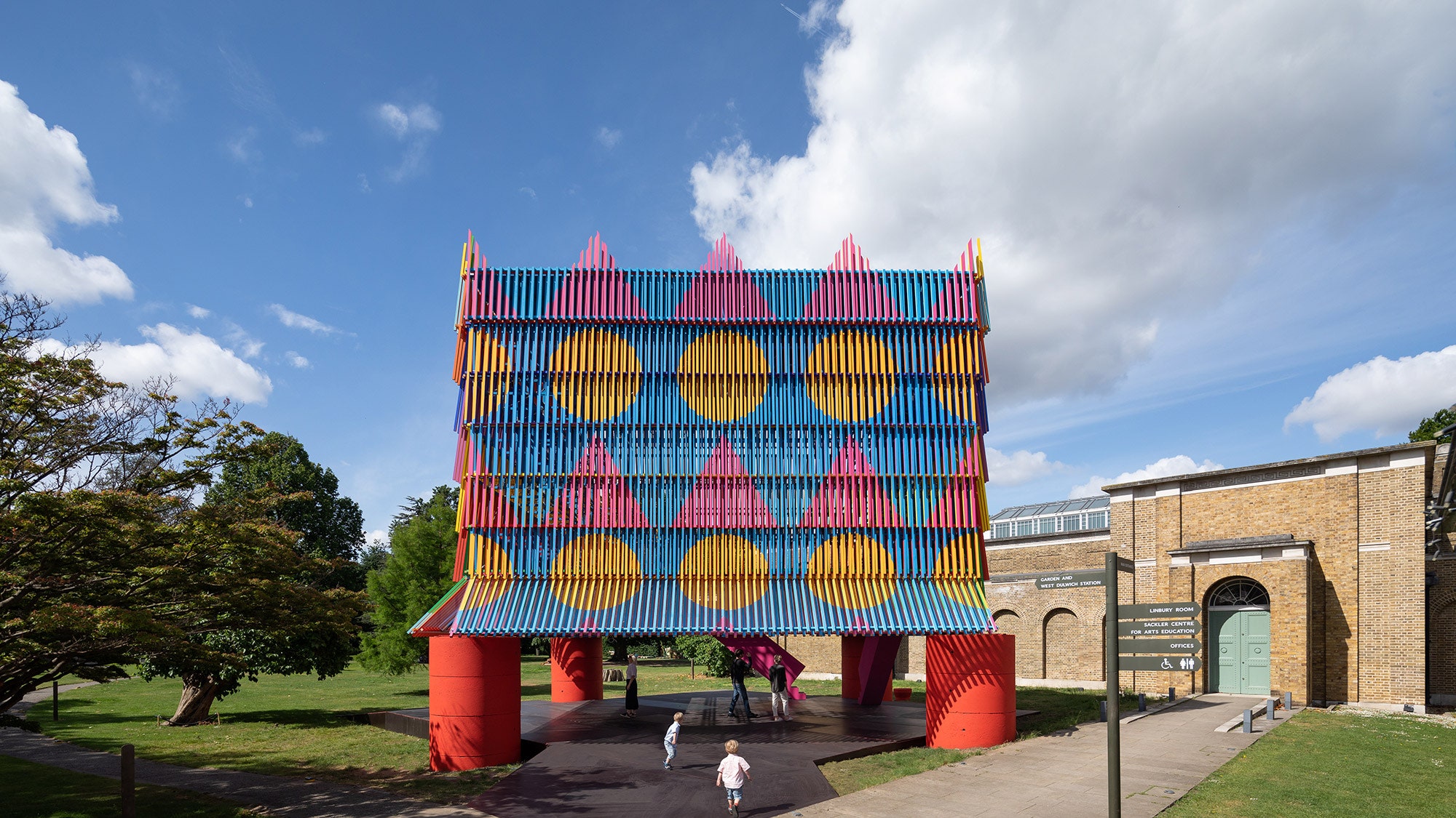 Красочный павильон от Йинки Илори и Pricegore на Лондонском фестивале архитектуры