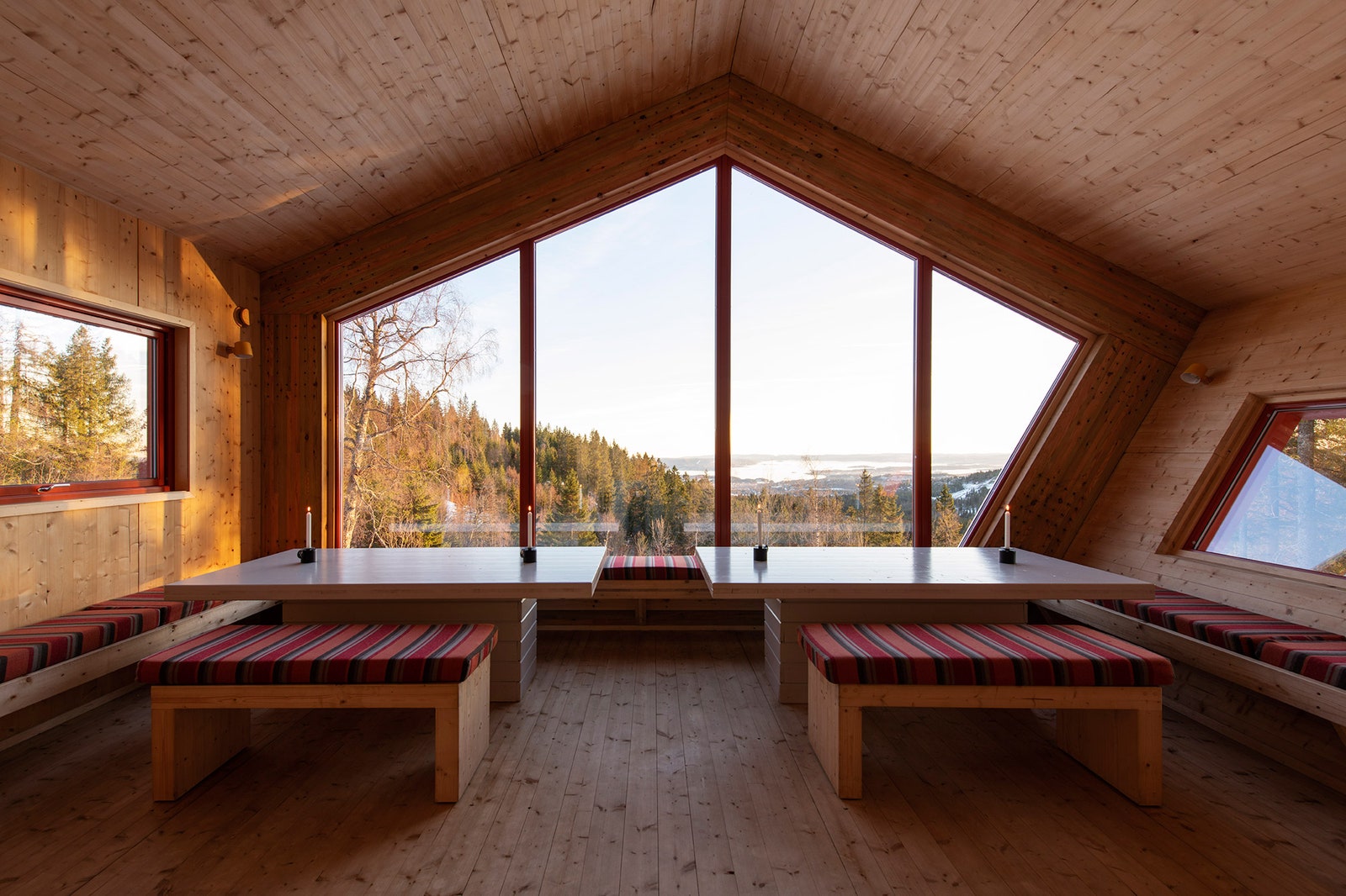 Бюро Snøhetta построило в Норвегии домик для отдыха с видом на Ослофьорд
