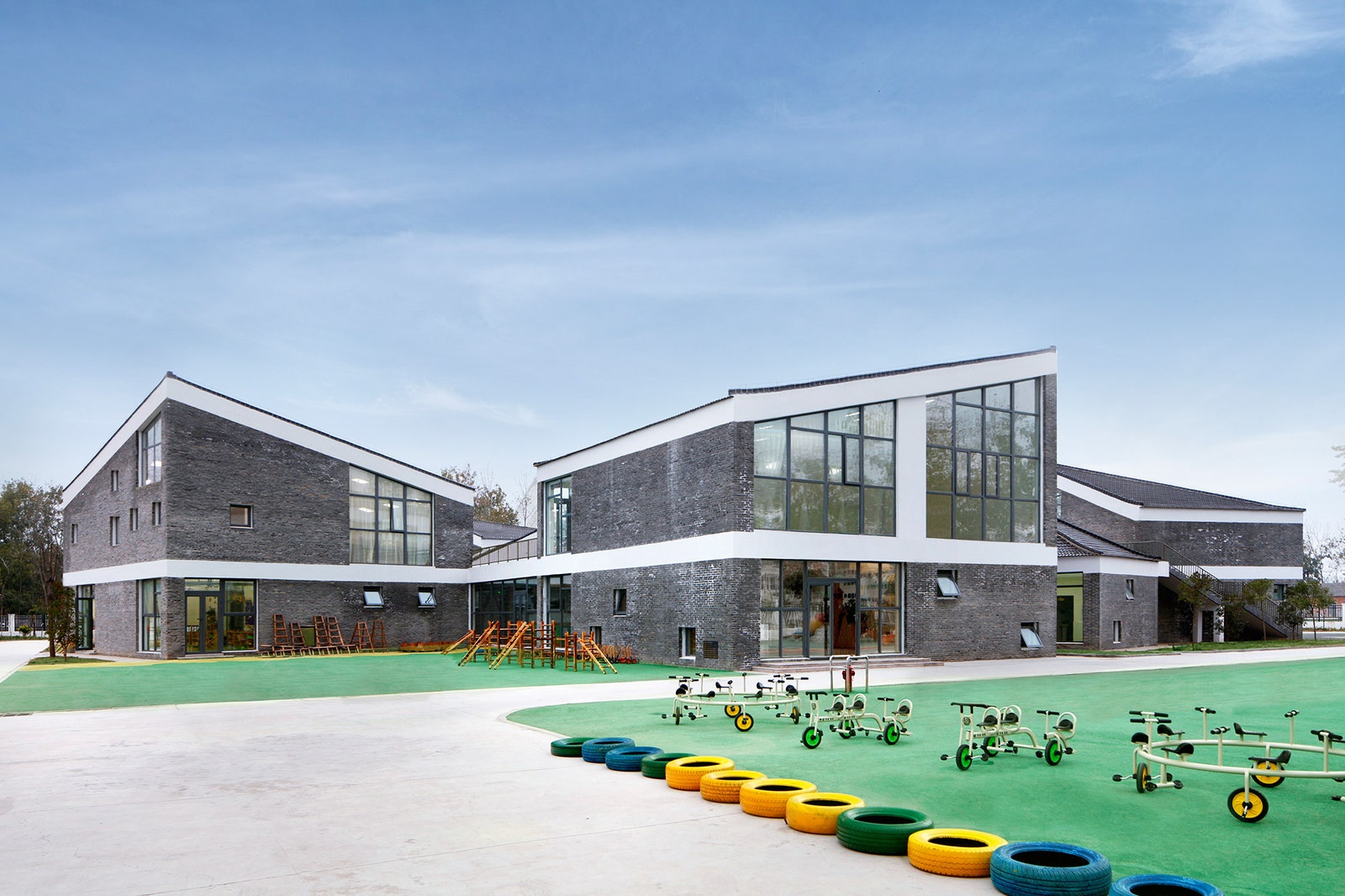 10 школ и детских садов с хорошей архитектурой