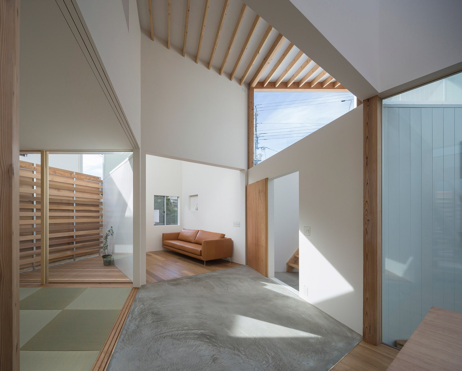 Дом необычной формы в Японии планировка с фото