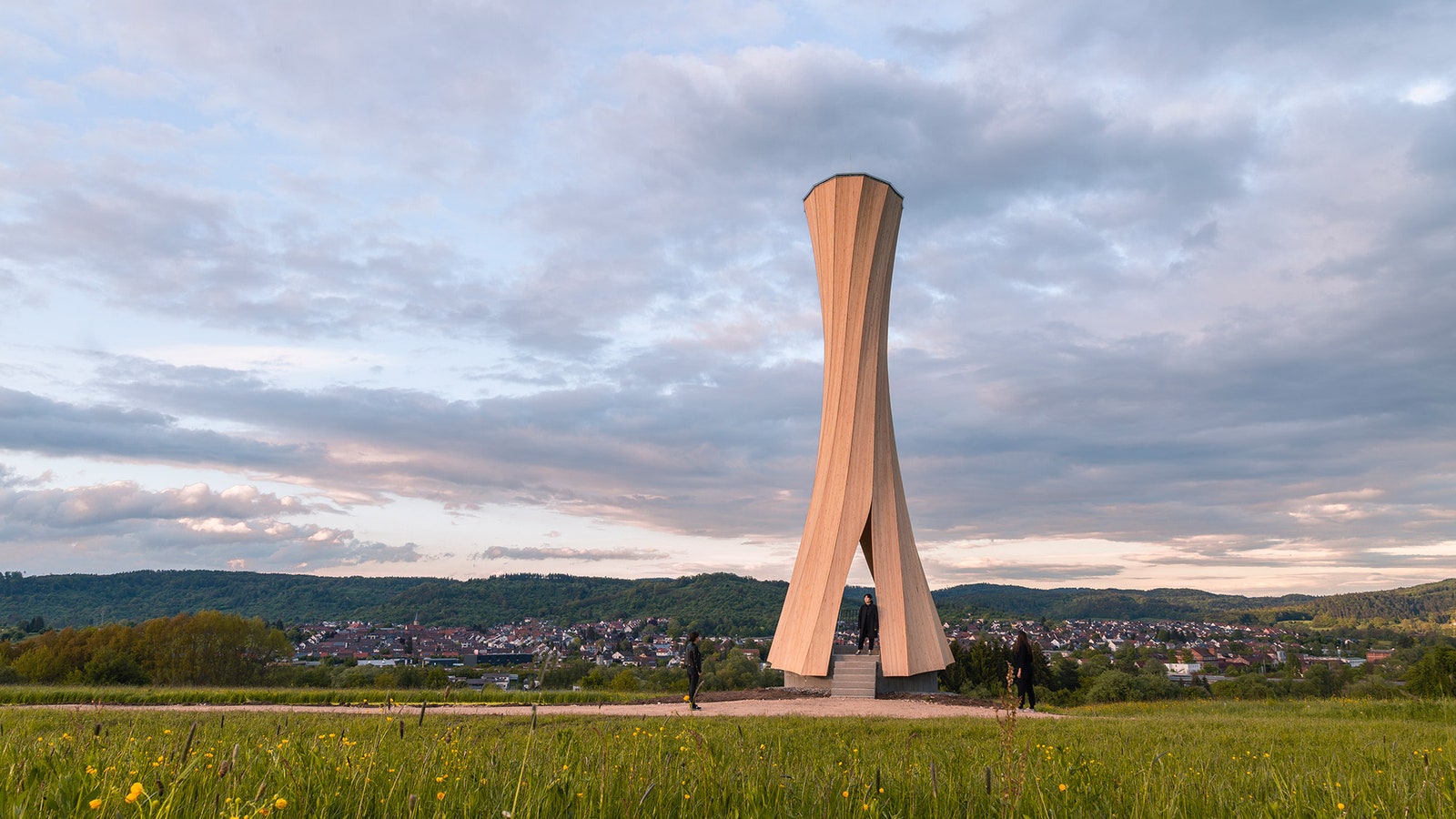 Башня из “самоформирующегося” дерева в Германии
