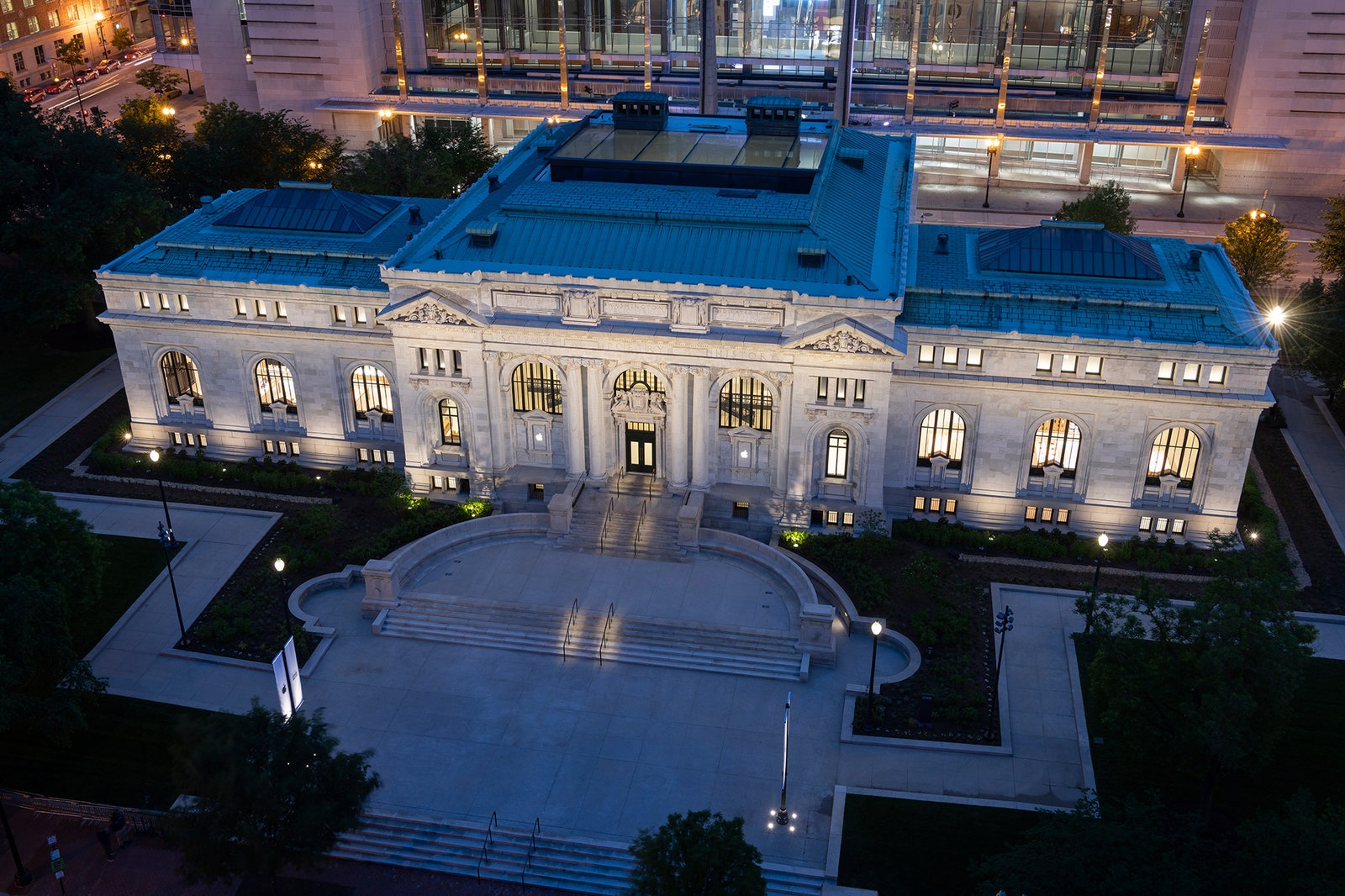 Второе дыхание новый магазин Apple в здании библиотеки Карнеги в Вашингтоне по проекту Foster  Partners