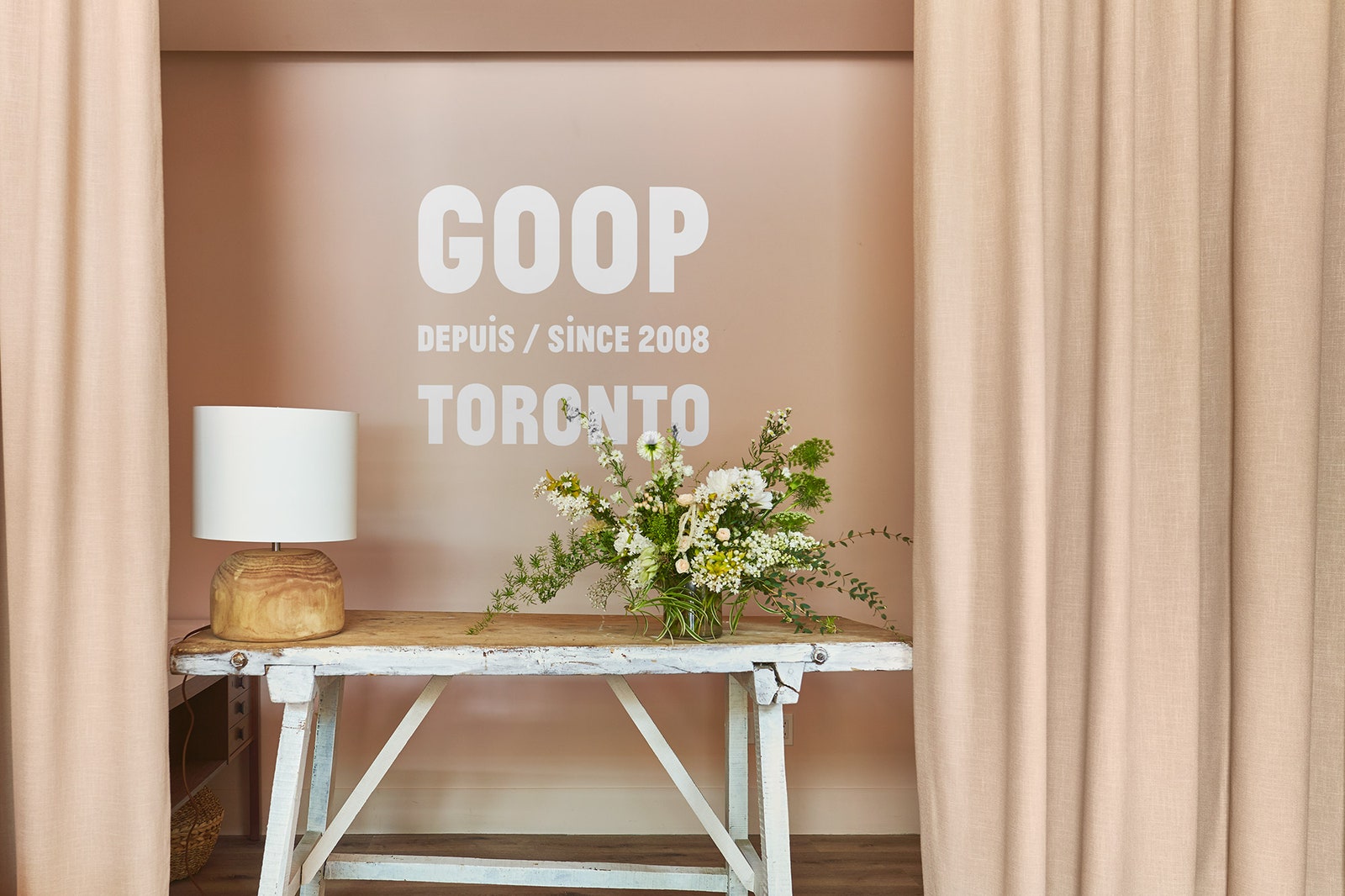 Интерьер попапмагазина Goop в Торонто