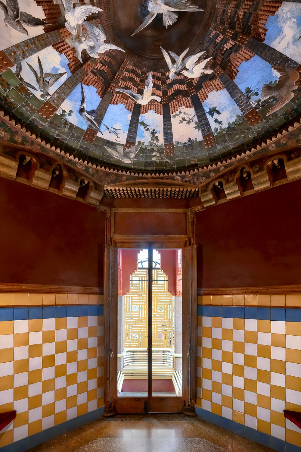 Дом Casa Vicens - первый проект Гауди на снимках Давида Карделуса | AD  Magazine