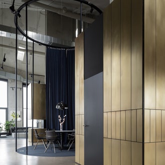 Бруталистский офис в Москве по проекту Alexander Volkov Architects
