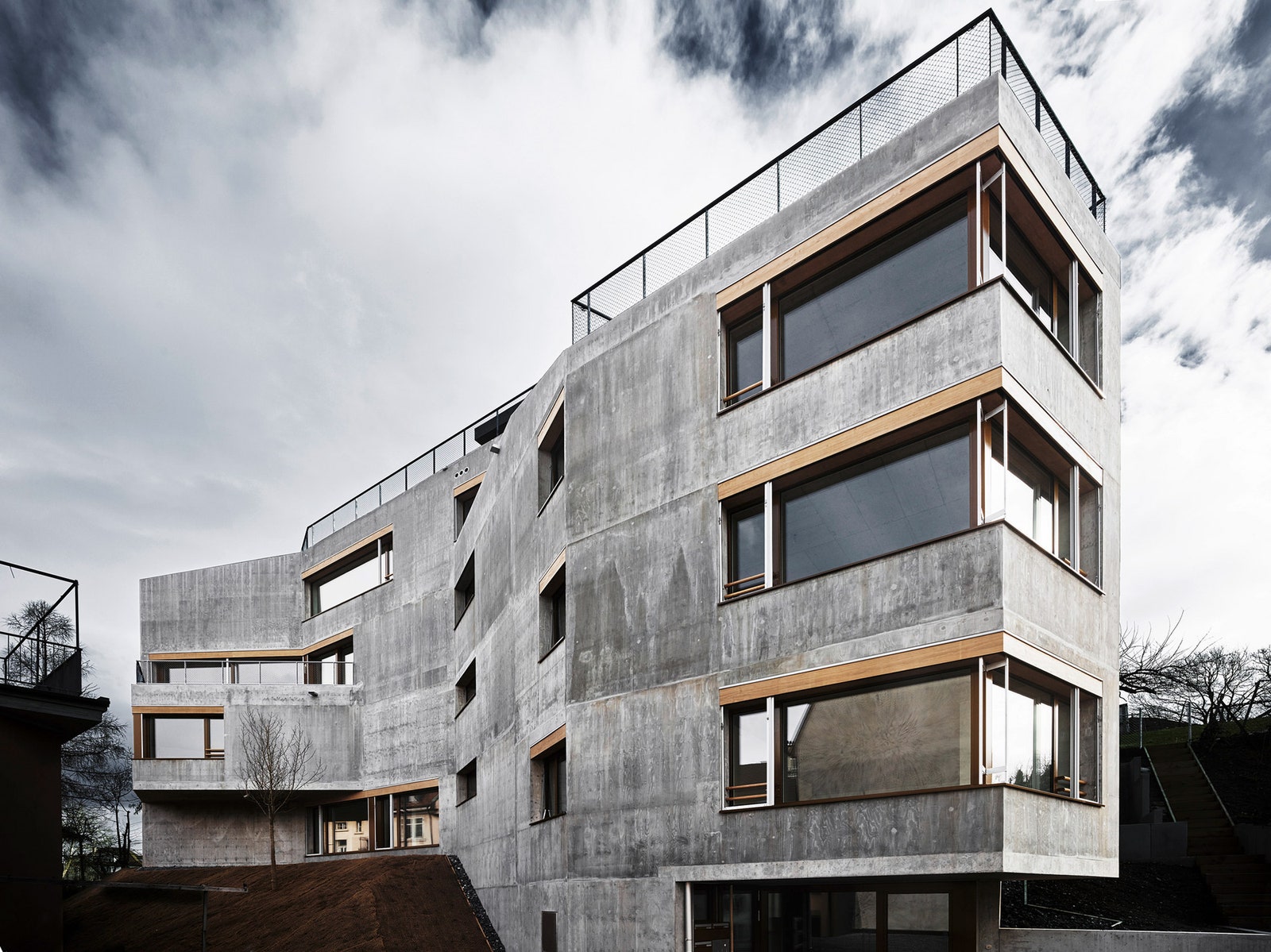Многоквартирный бетонный дом в Цюрихе