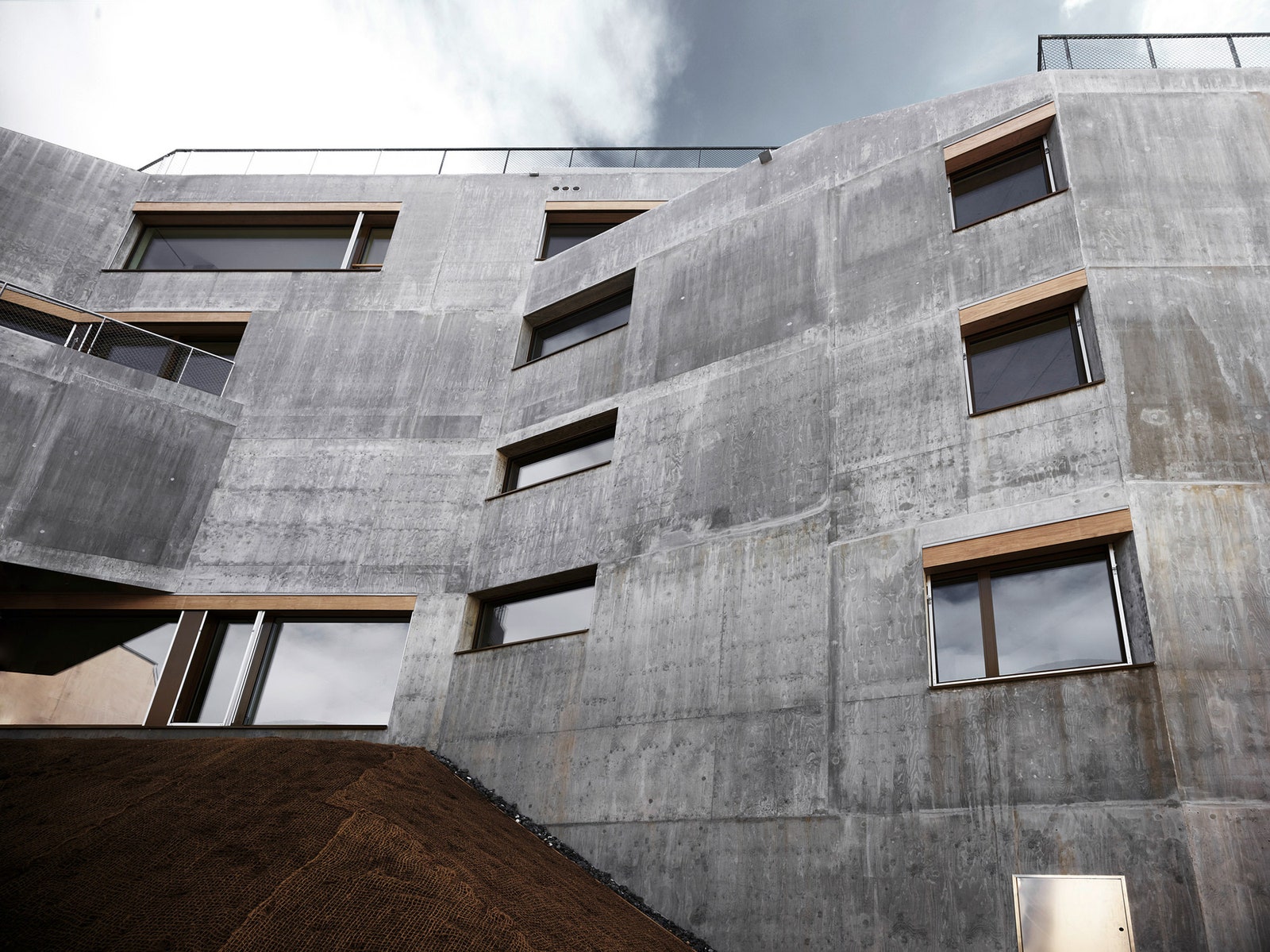 Многоквартирный бетонный дом в Цюрихе
