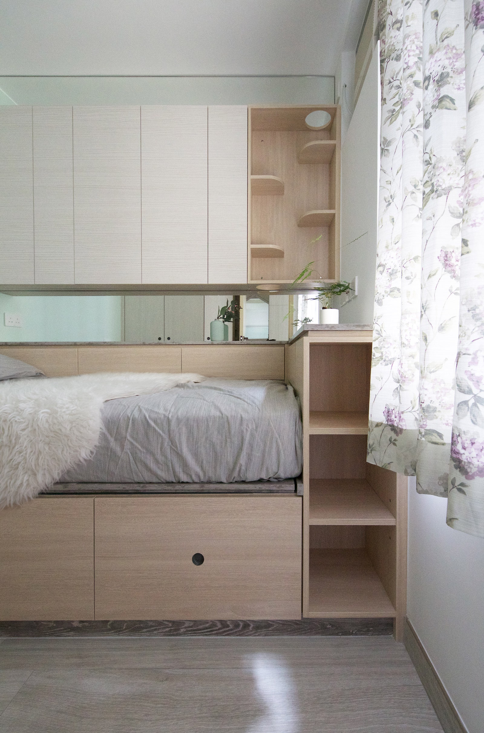 Дизайн квартирытрансформер для молодой пары с питомцами 42 м²