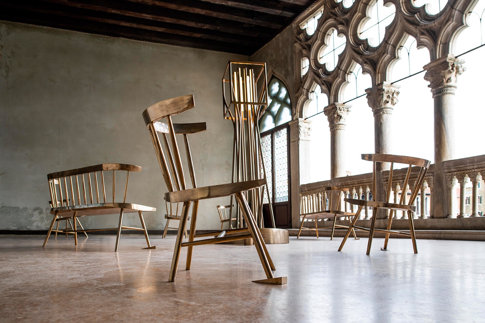 Ставка на экологию выставка мебели от Вирджила Абло на Венецианской биеннале 2019