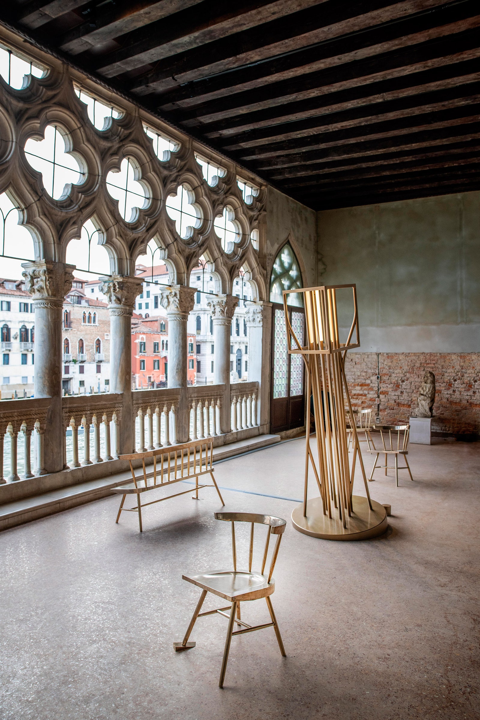 Ставка на экологию выставка мебели от Вирджила Абло на Венецианской биеннале 2019