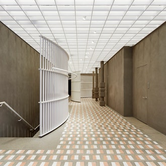 Бруталистский бутик Self-Portrait Studio в Лондоне
