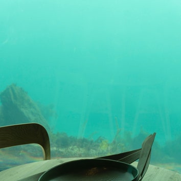 Посуда из песка и минералов для подводного ресторана по проекту бюро Snøhetta