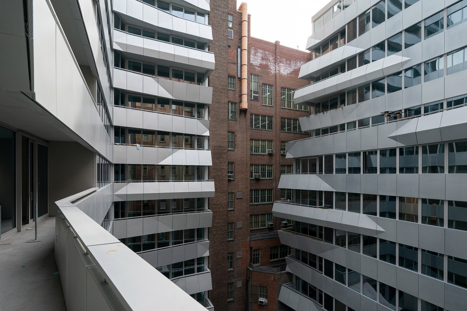 Бюро OMA завершило строительство жилого комплекса на Манхэттене