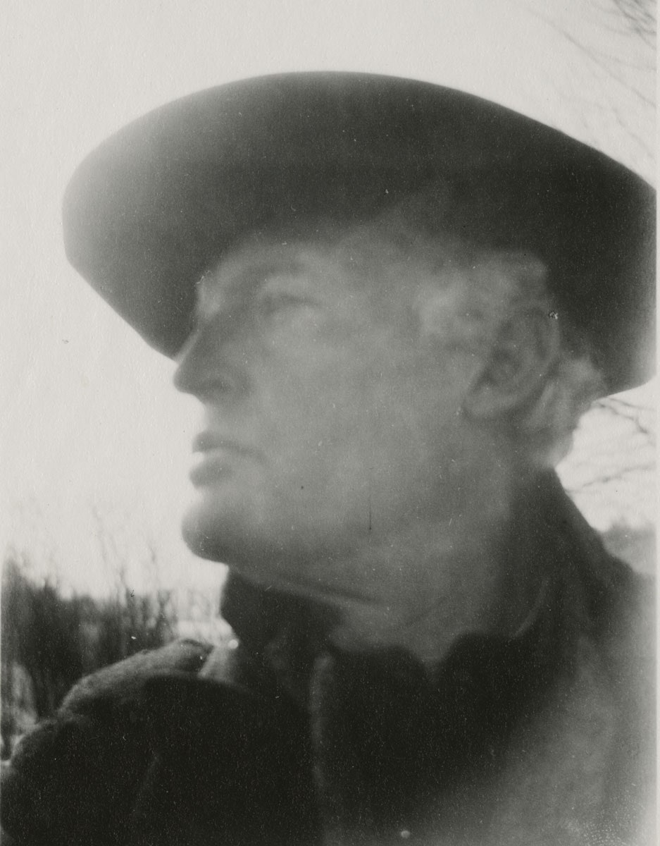 Эдвард Мунк. Автопортрет в шляпе в Экели. Серебряножелатиновый отпечаток. Музей Мунка .