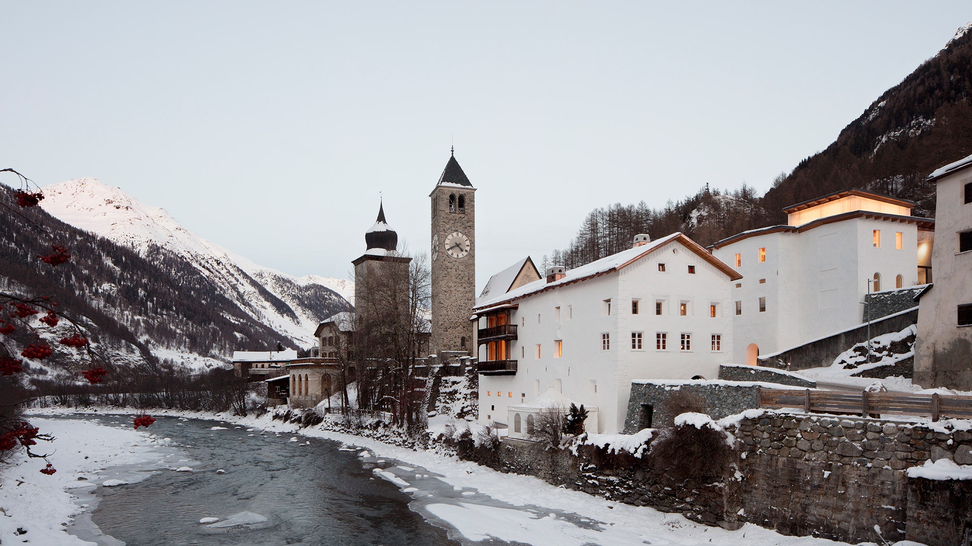 До и после музей в здании монастыря XII века в Швейцарии