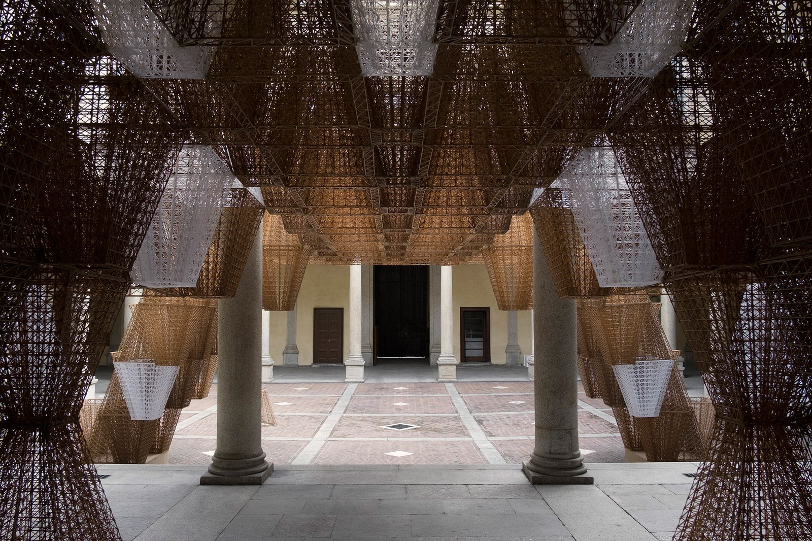 Инсталляция COS и Артура МамуМани на Milan Design Week 2019 открыта для публики