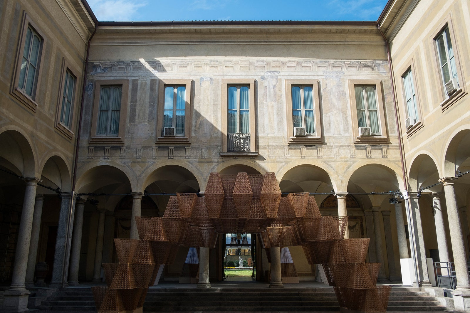 Инсталляция COS и Артура МамуМани на Milan Design Week 2019 открыта для публики