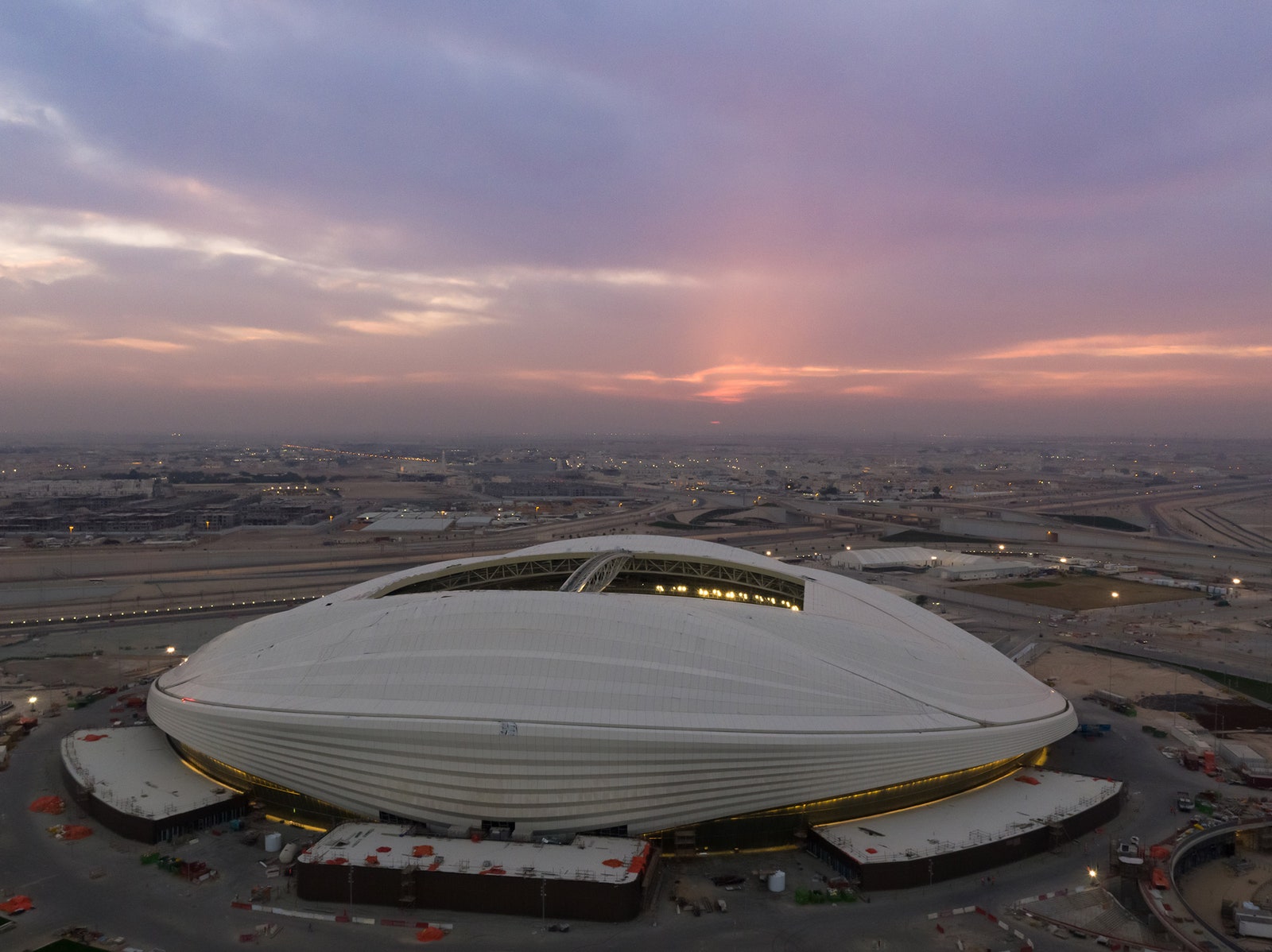 В Катаре открылся стадион по проекту Zaha Hadid Architects
