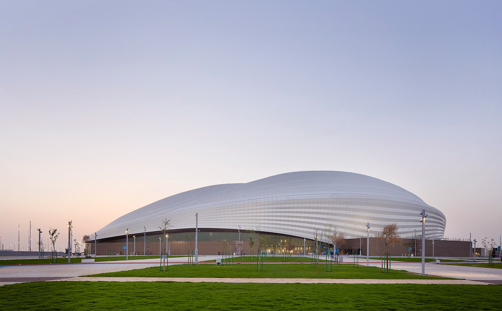 В Катаре открылся стадион по проекту Zaha Hadid Architects