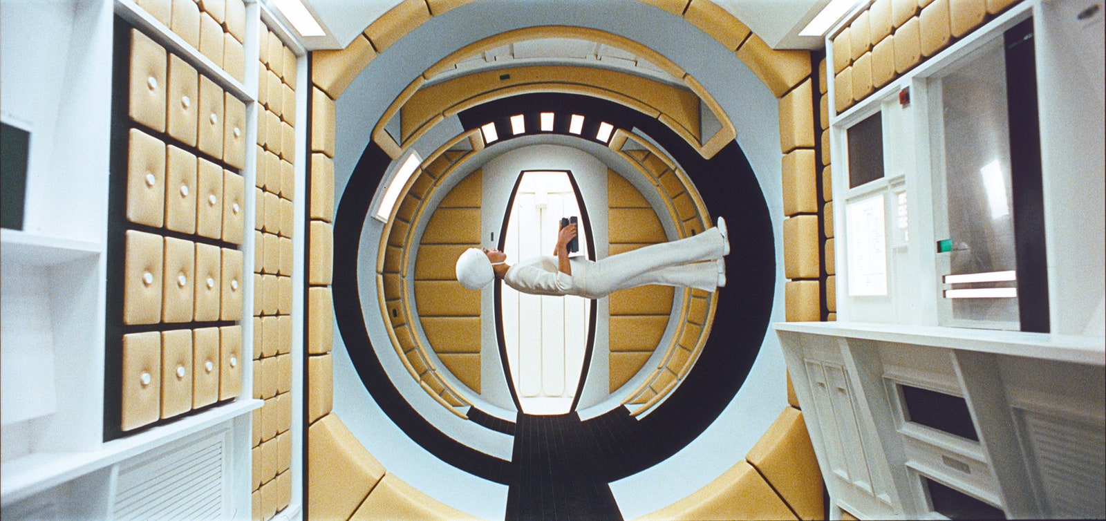 “2001 год Космическая одиссея” режиссер Стэнли Кубрик . Screen photo. © Warner Bros. Entertainment Inc.
