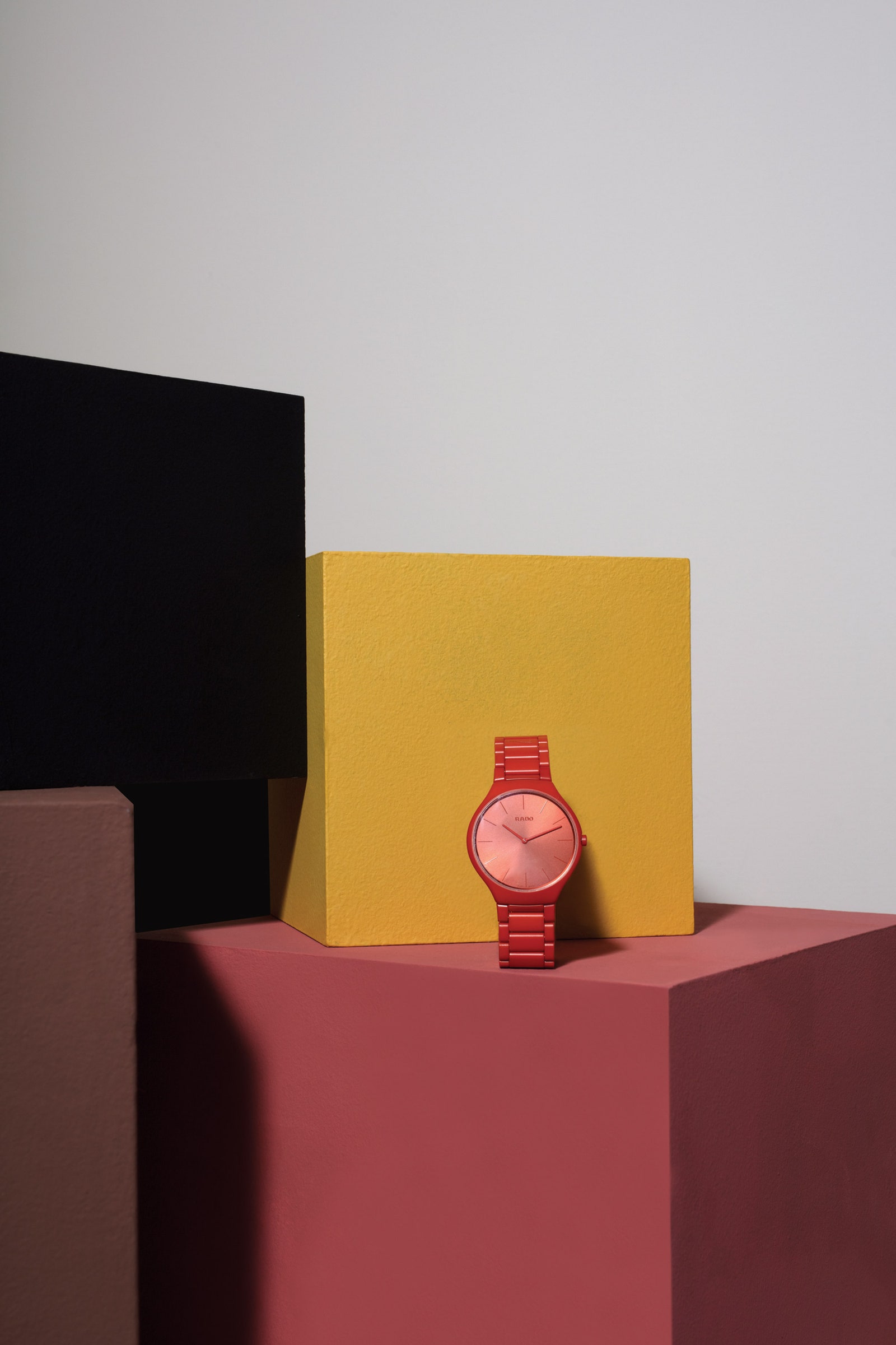 Rado представила коллекцию часов в цветах “архитектурной полихромии” Ле Корбюзье