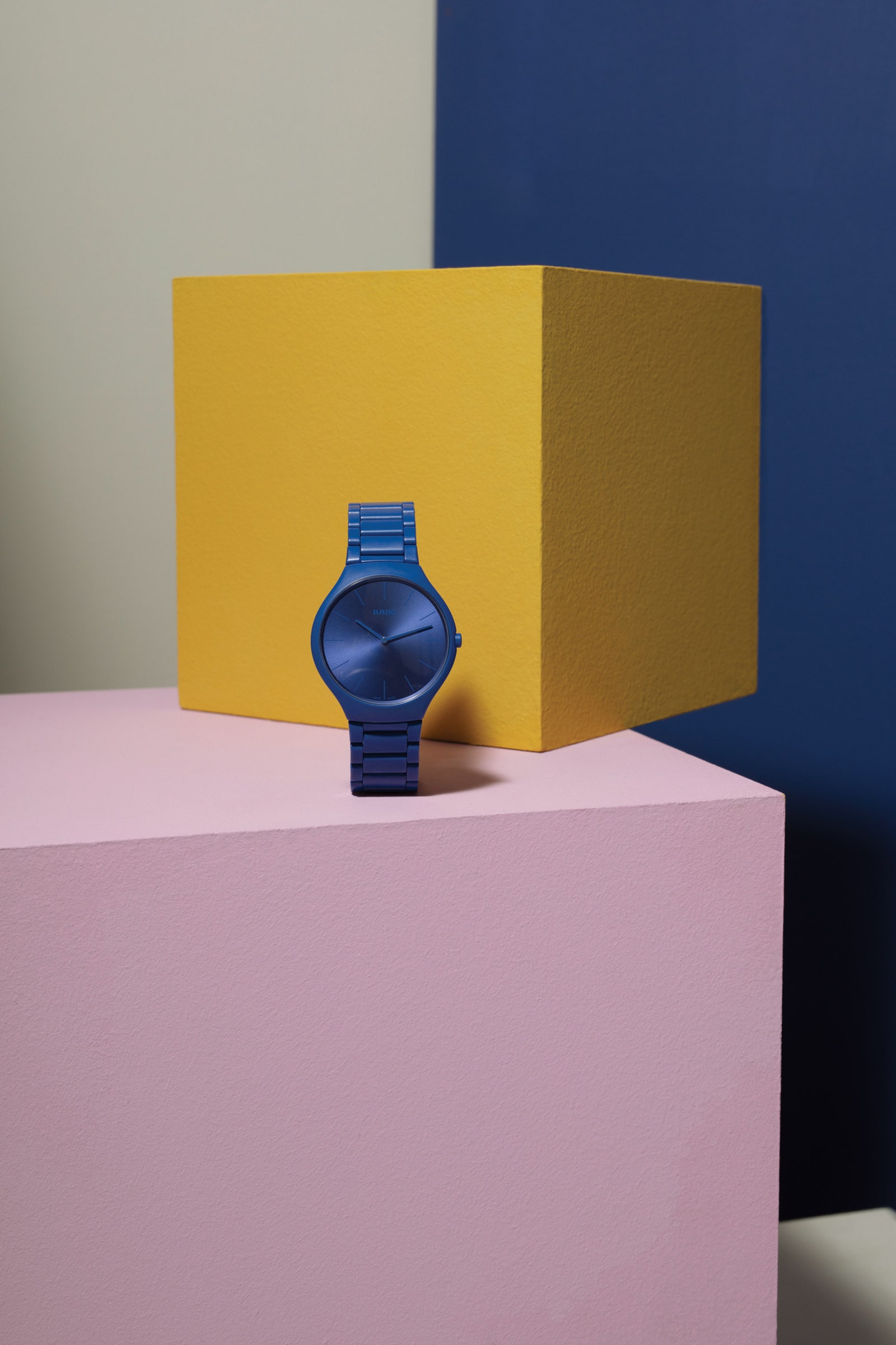 Rado представила коллекцию часов в цветах “архитектурной полихромии” Ле Корбюзье