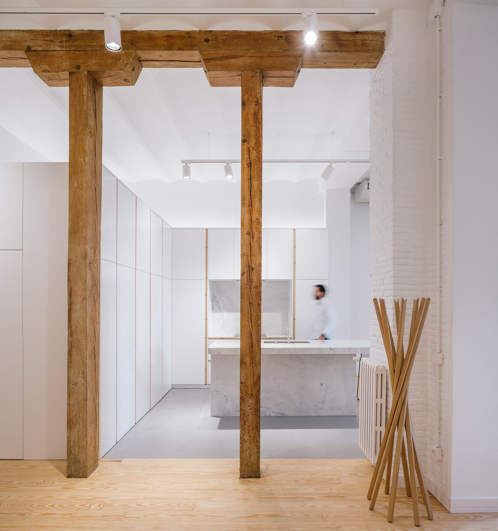“Дом внутри дома” дизайн лофта открытого стиля в Мадриде