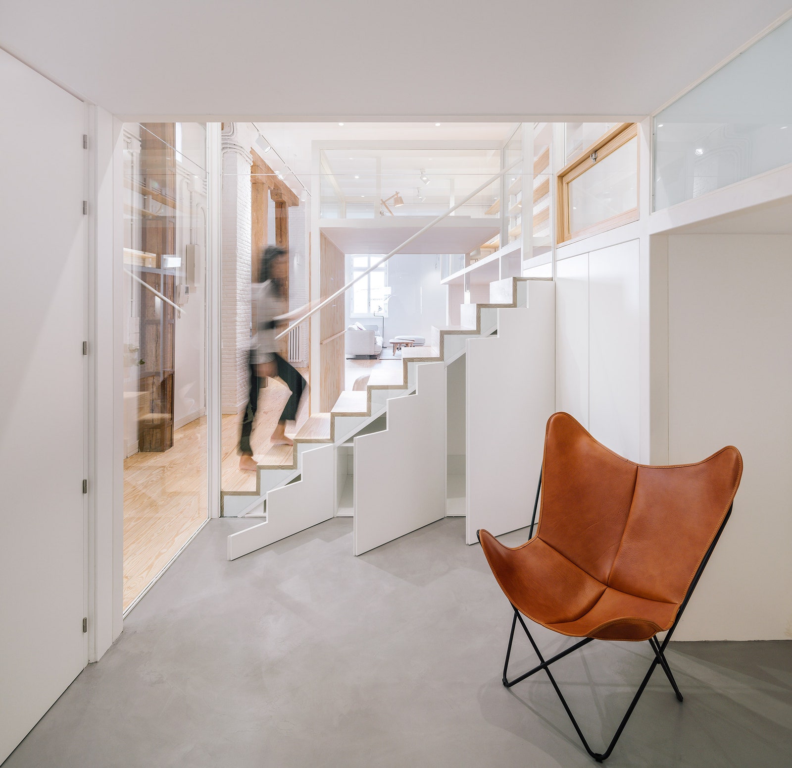 “Дом внутри дома” дизайн лофта открытого стиля в Мадриде