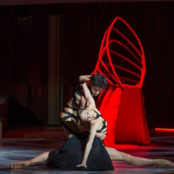Интервью с Айдан Салаховой: дебют в роли сценографа в экспериментальной опере-балете “Кармен”