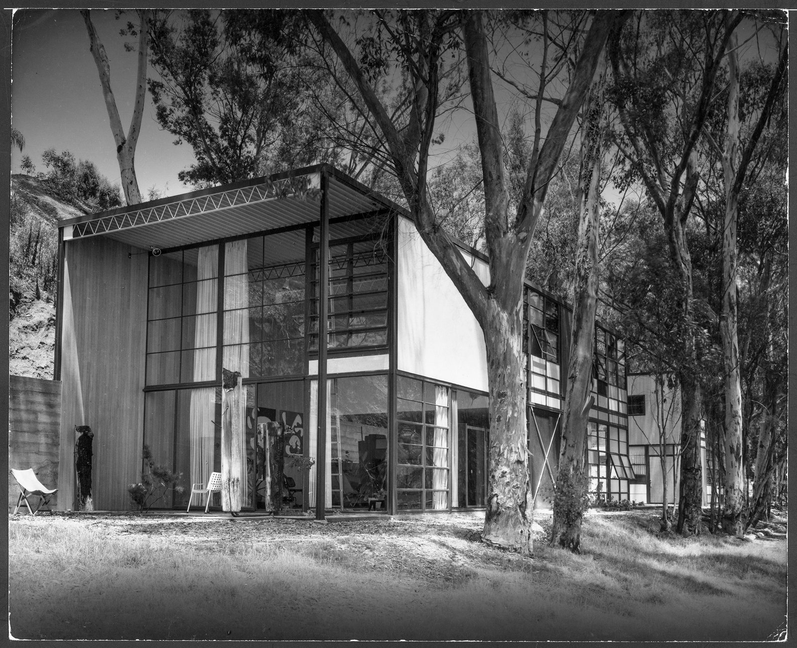 Вид на дом. Фото Julius Shulman. © J. Paul Getty Trust. Getty Research Institute Los Angeles.