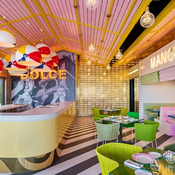 Новый ресторан Массимо Боттуры в Дубае: пляжные клубы 60-х, итальянская поп-культура и Феллини